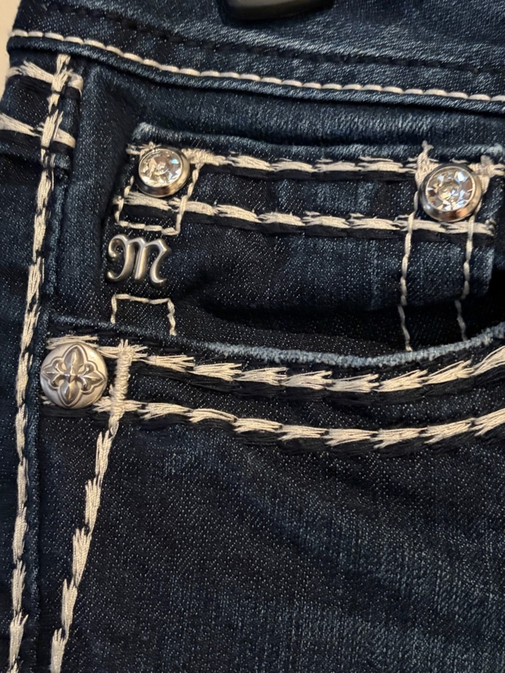 Miss Me Cuffed Capri Jeans Dark Wash Thick Stitch Flap Pocket Y2K- Size 32 - Picture 4 of 6